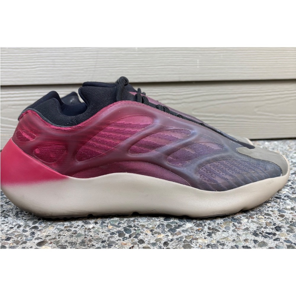 Adidas Yeezy 700 V3 Fade Carbon Mens Sneakers GW1814 Black Pink Gradient